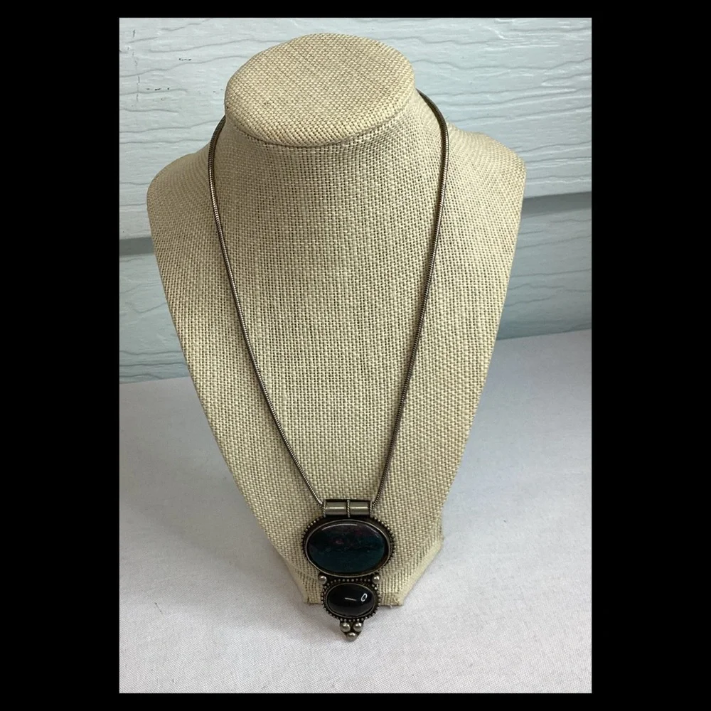 Elegant Black and Silver Pendant Necklace